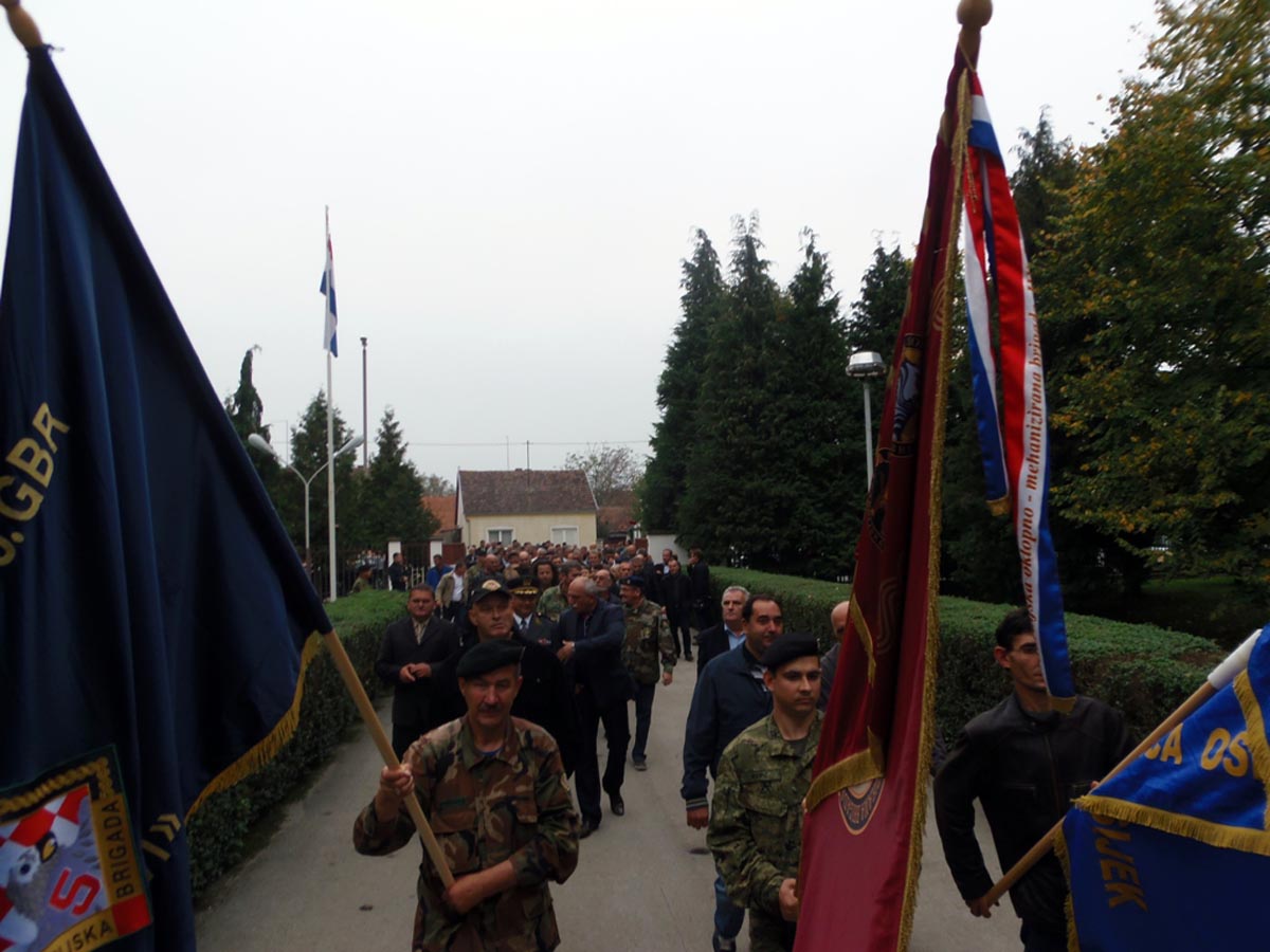 Slika https://www.morh.hr/wp-content/uploads/2017/10/sokolovi_03102014_v.jpg