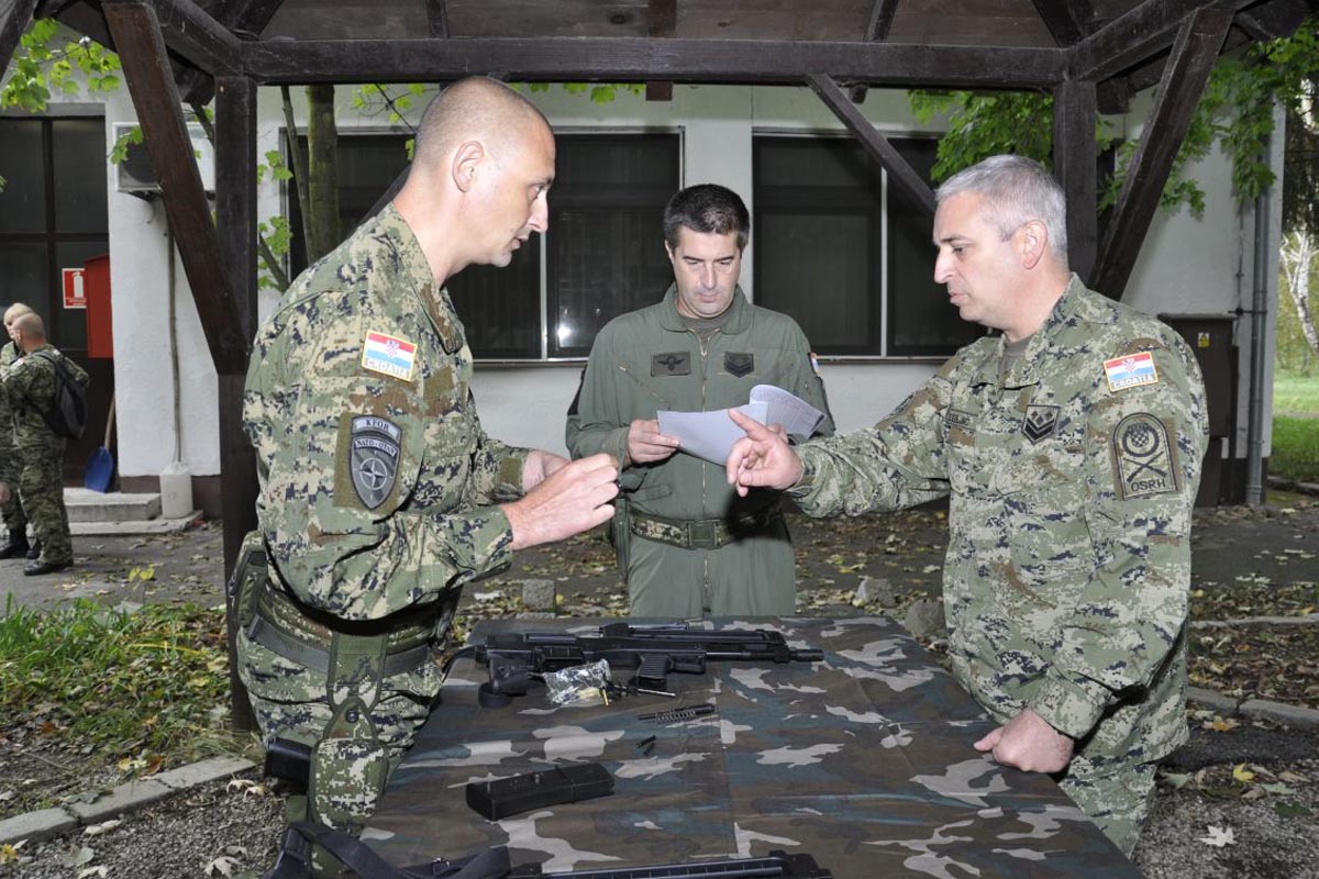 Slika https://www.morh.hr/wp-content/uploads/2017/10/spremnost_kfor_17102014_v.jpg