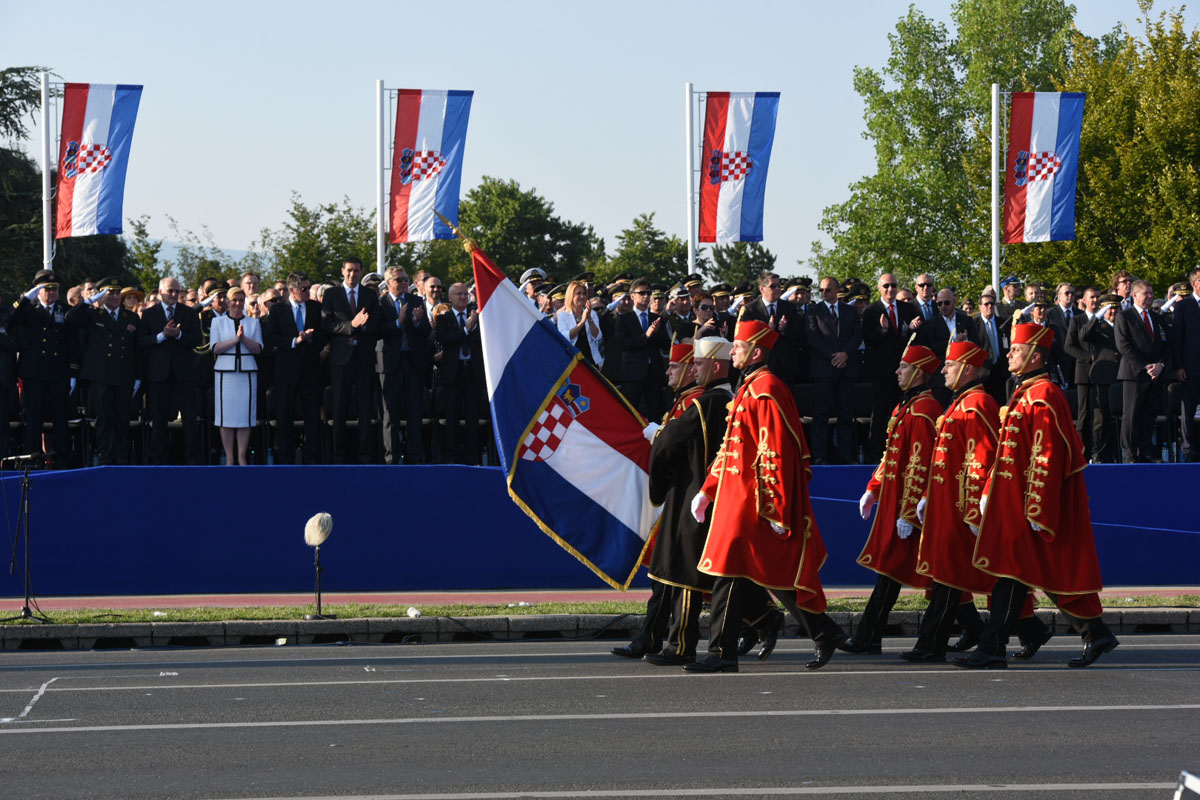 Slika https://www.morh.hr/wp-content/uploads/2017/10/svecani_mimohod_04052015_v.jpg