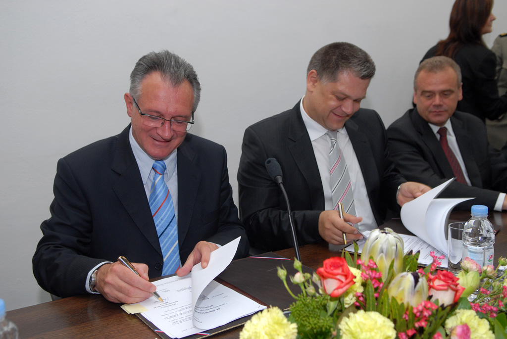 Slika https://www.morh.hr/wp-content/uploads/2017/10/ugovor_vhs_v.jpg