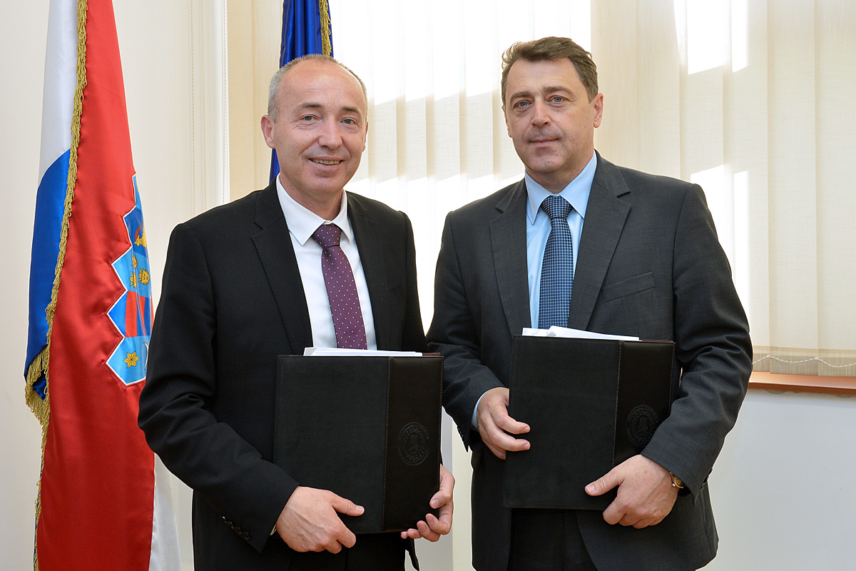 Slika https://www.morh.hr/wp-content/uploads/2017/10/ugovori_14042017_v.jpg