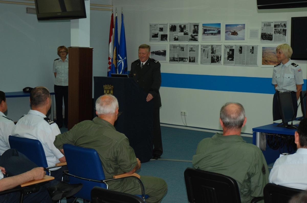 Slika https://www.morh.hr/wp-content/uploads/2017/10/umirovljenici_hrz_28062013_v.jpg