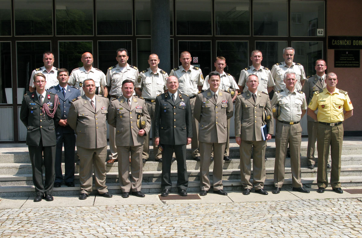 Slika https://www.morh.hr/wp-content/uploads/2017/10/van_oscha-hvu_20052011_v.jpg