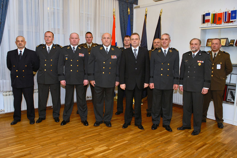 Slika https://www.morh.hr/wp-content/uploads/2017/10/vojnostegovni_suci_24032009v.jpg