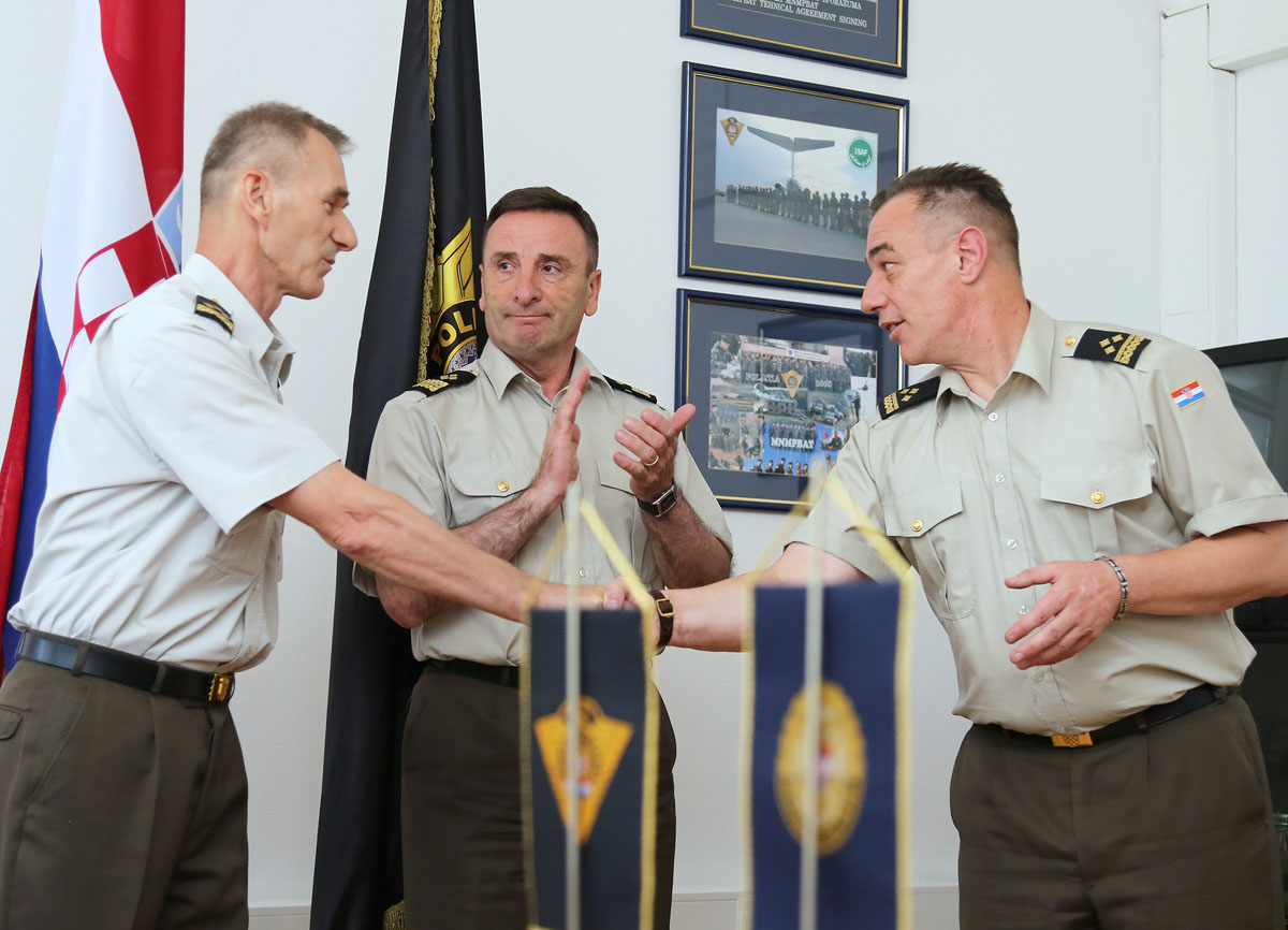 Slika https://www.morh.hr/wp-content/uploads/2017/10/vp_primopredaja_07072016_v.jpg