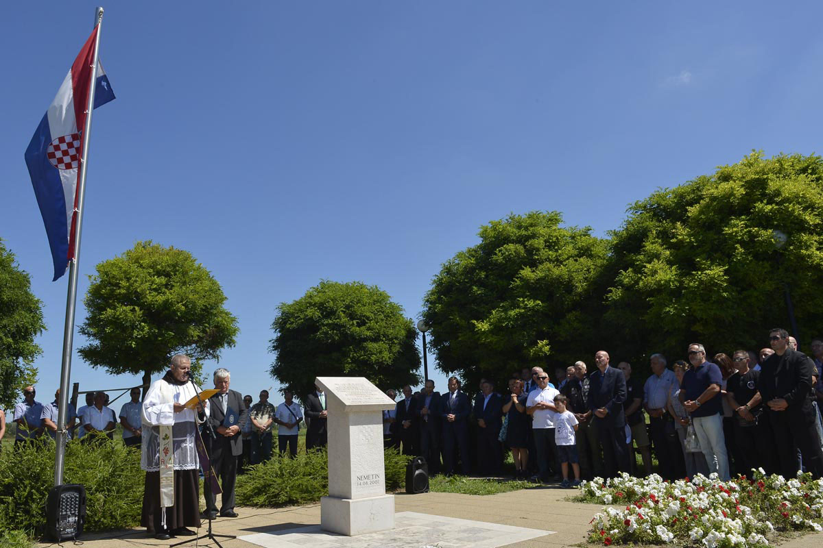 Slika https://www.morh.hr/wp-content/uploads/2017/10/vukovar_1408_14_v.jpg