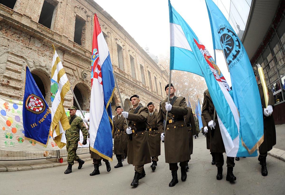 Slika https://www.morh.hr/wp-content/uploads/2017/10/vukovar_18112011_v.jpg