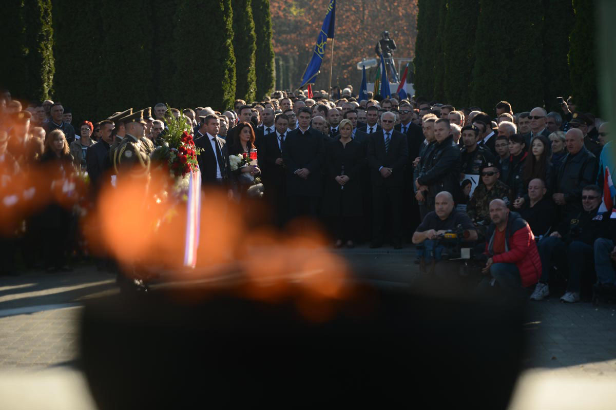 Slika https://www.morh.hr/wp-content/uploads/2017/10/vukovar_18112015_v.jpg