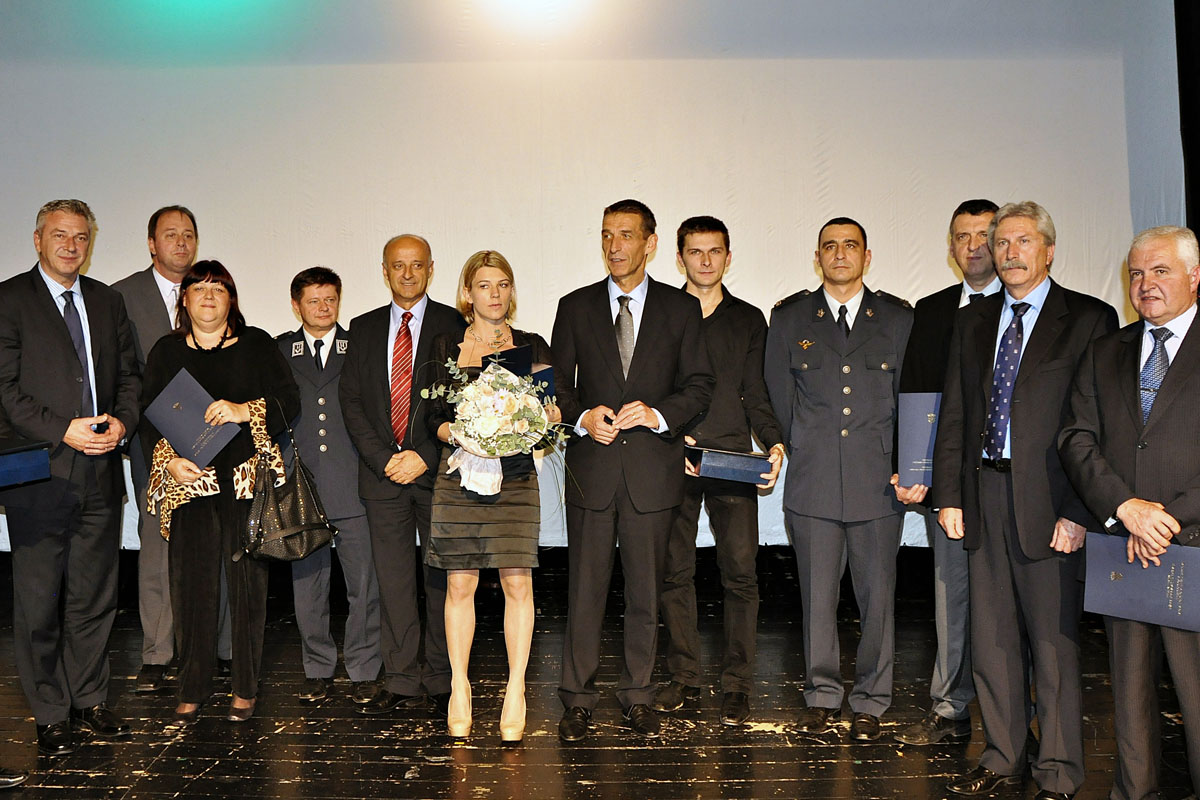 Slika https://www.morh.hr/wp-content/uploads/2017/10/zahvalnica_30112012_v.jpg