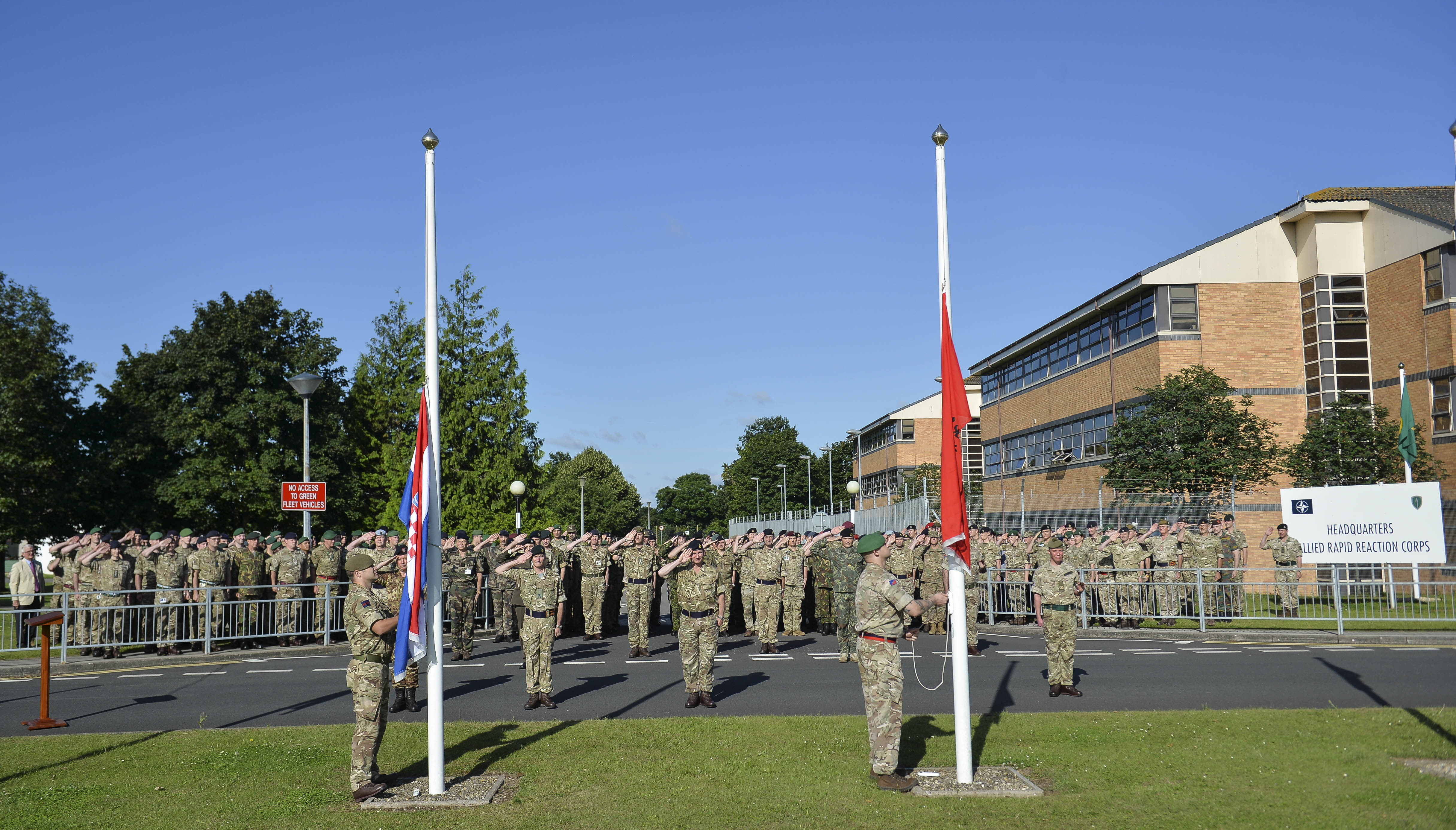 Slika https://www.morh.hr/wp-content/uploads/2017/10/zastava_15072016_v.jpg