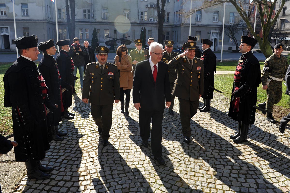 Slika https://www.morh.hr/wp-content/uploads/2017/10/zbornik_radova_26062008_v-1.jpg