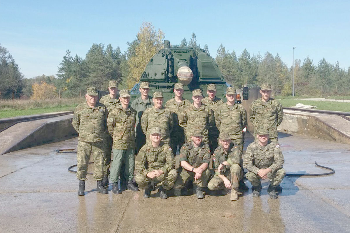 Slika https://www.morh.hr/wp-content/uploads/2017/11/haubice_161017_v.jpg