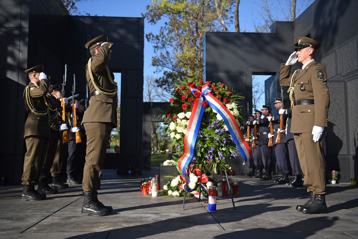 Slika https://www.morh.hr/wp-content/uploads/2017/11/mirogoj_31102017_v.jpg