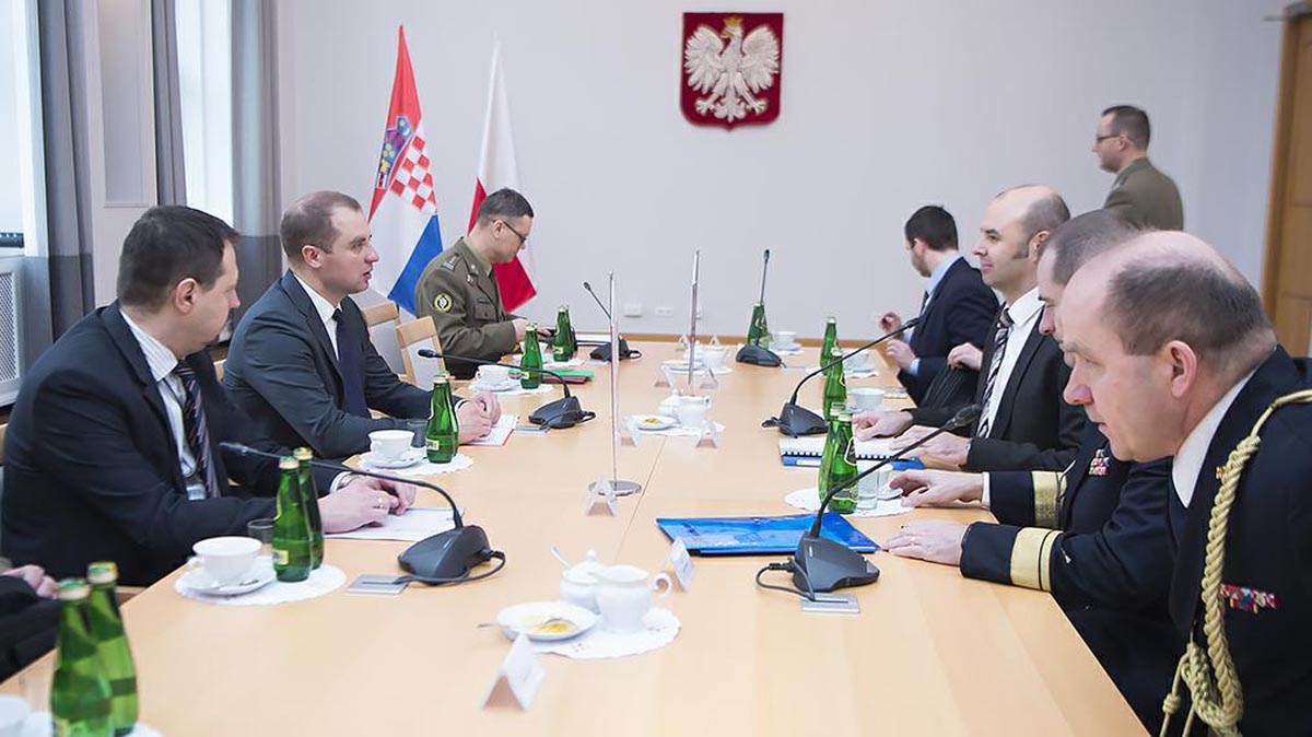 Slika https://www.morh.hr/wp-content/uploads/2017/11/poljska_22112017_v.jpg