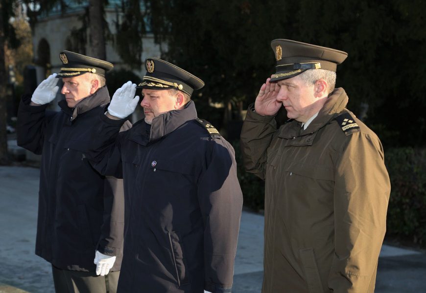 Položeni vijenci na obljetnicu HVU-a "Dr. Franjo Tuđman"