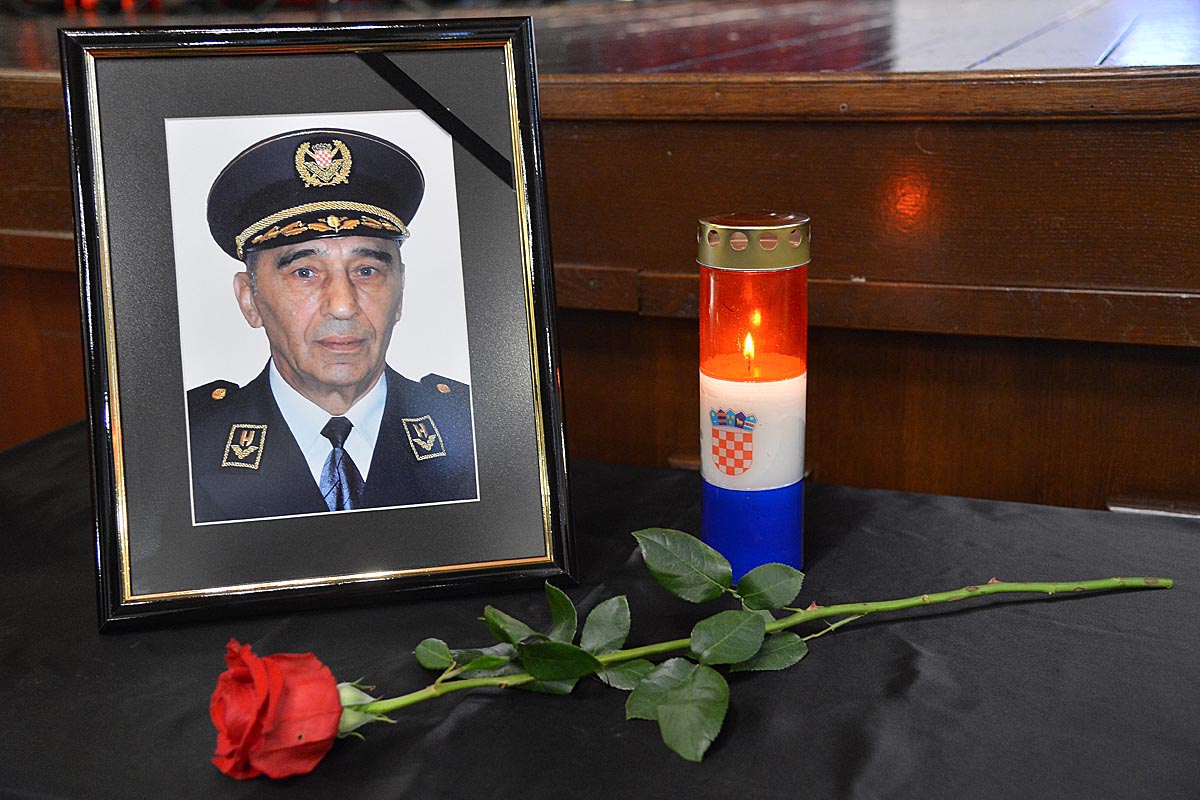 Slika https://www.morh.hr/wp-content/uploads/2017/12/komemoracija_feldi_14122017_v.jpg