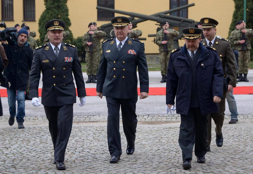 Primopredaja zapovjednika HVU
