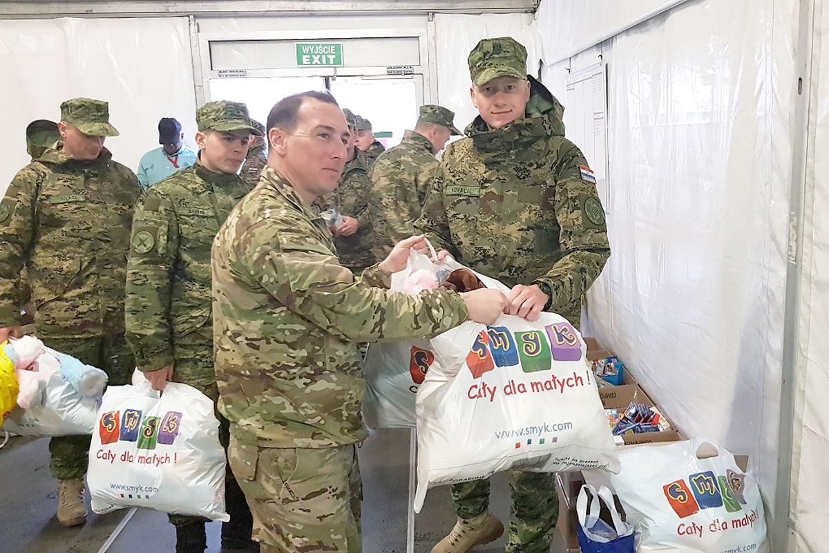 Slika https://www.morh.hr/wp-content/uploads/2017/12/toy_drive_06122017_v.jpg