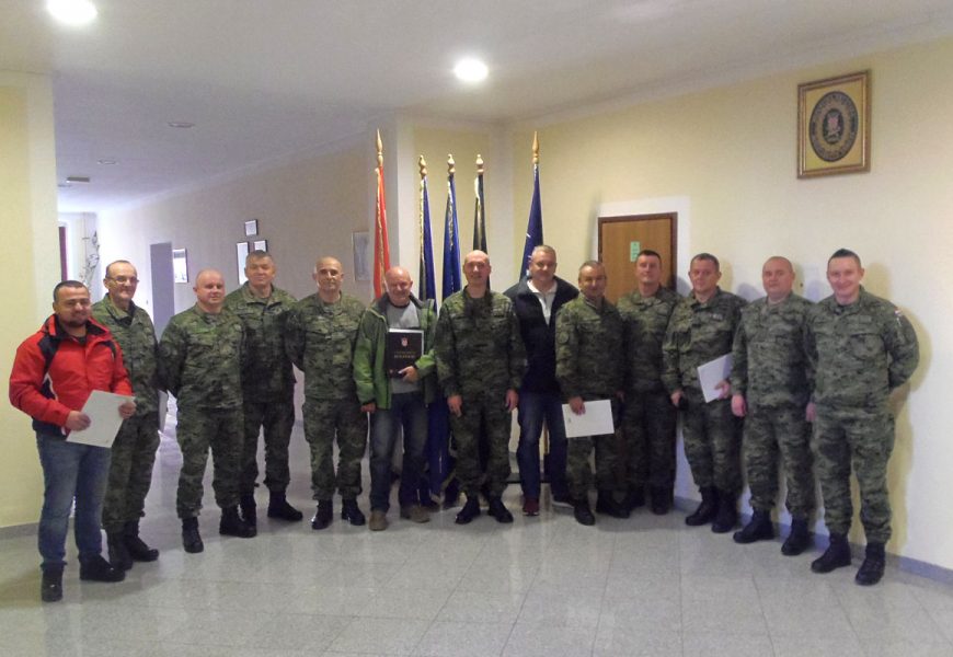 Svečani ispraćaj umirovljenih pripadnika Gombr-e