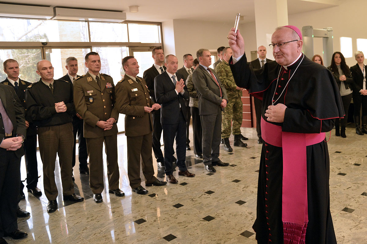 Slika https://www.morh.hr/wp-content/uploads/2018/01/blagoslov_08012017_v.jpg