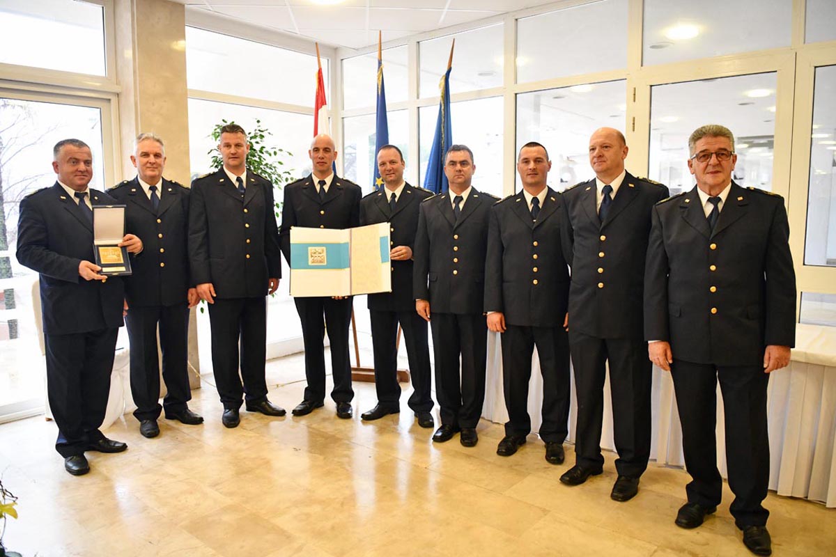 Slika https://www.morh.hr/wp-content/uploads/2018/03/klapa_hrm_02032018_v.jpg