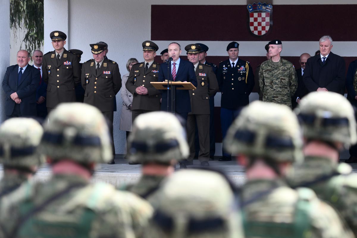 Slika https://www.morh.hr/wp-content/uploads/2018/04/2hrvcon_gombr_03042018_v.jpg