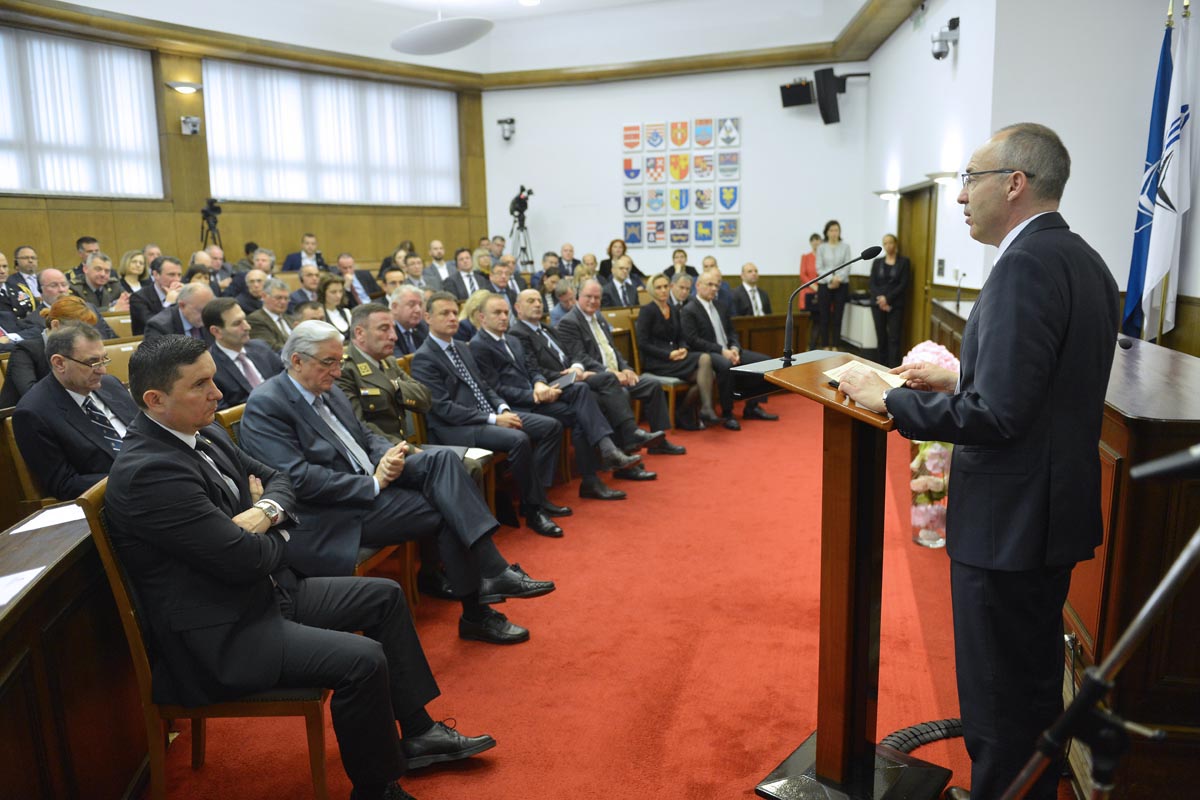 Slika https://www.morh.hr/wp-content/uploads/2018/04/nato_rh_12042018_v.jpg