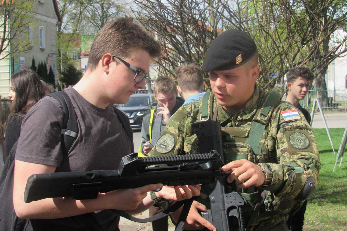 Slika https://www.morh.hr/wp-content/uploads/2018/04/poljska_dov_26042018__v.jpg