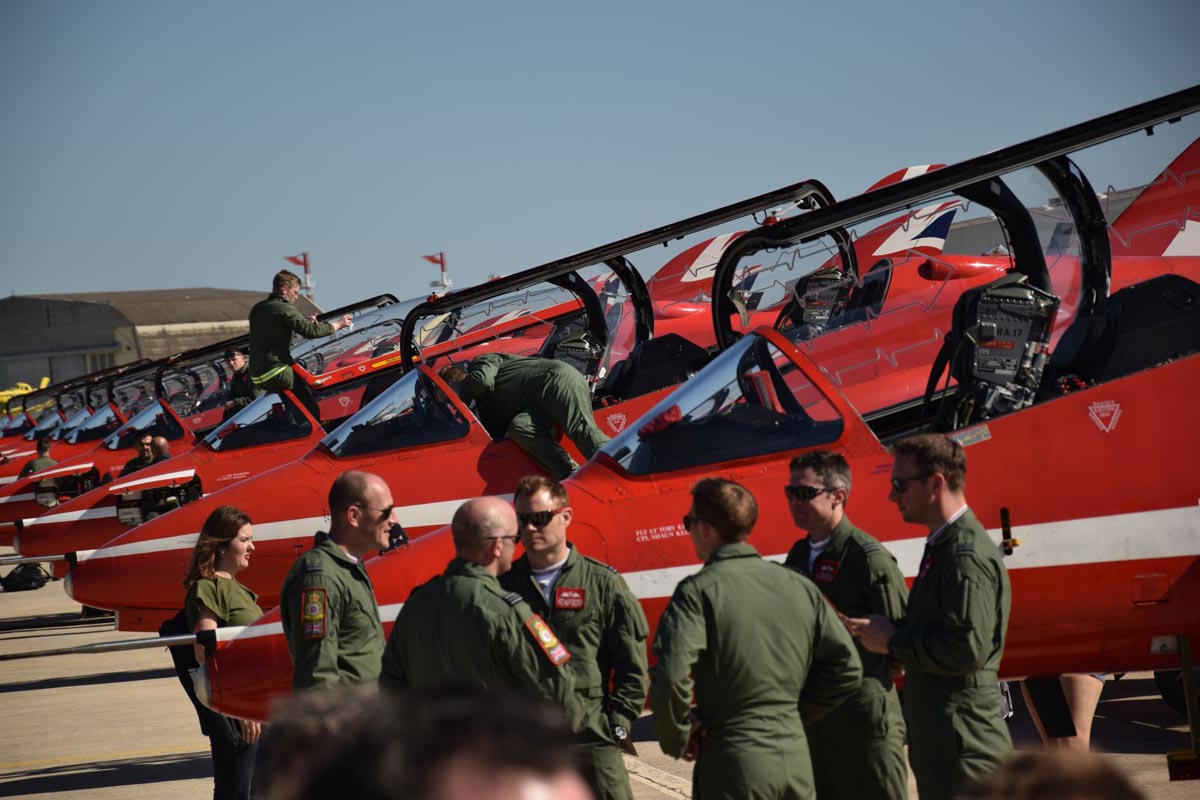 Slika https://www.morh.hr/wp-content/uploads/2018/04/red-arrows_21042018_v.jpg