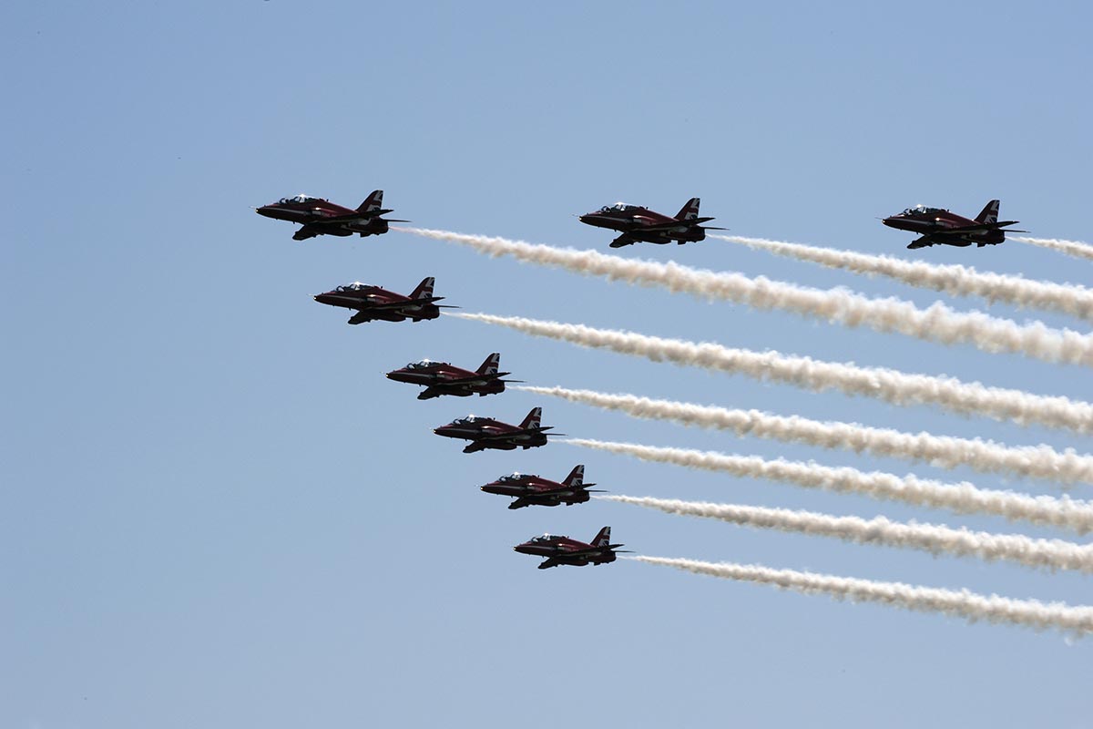 Slika https://www.morh.hr/wp-content/uploads/2018/04/red_arrows_19042018_v.jpg