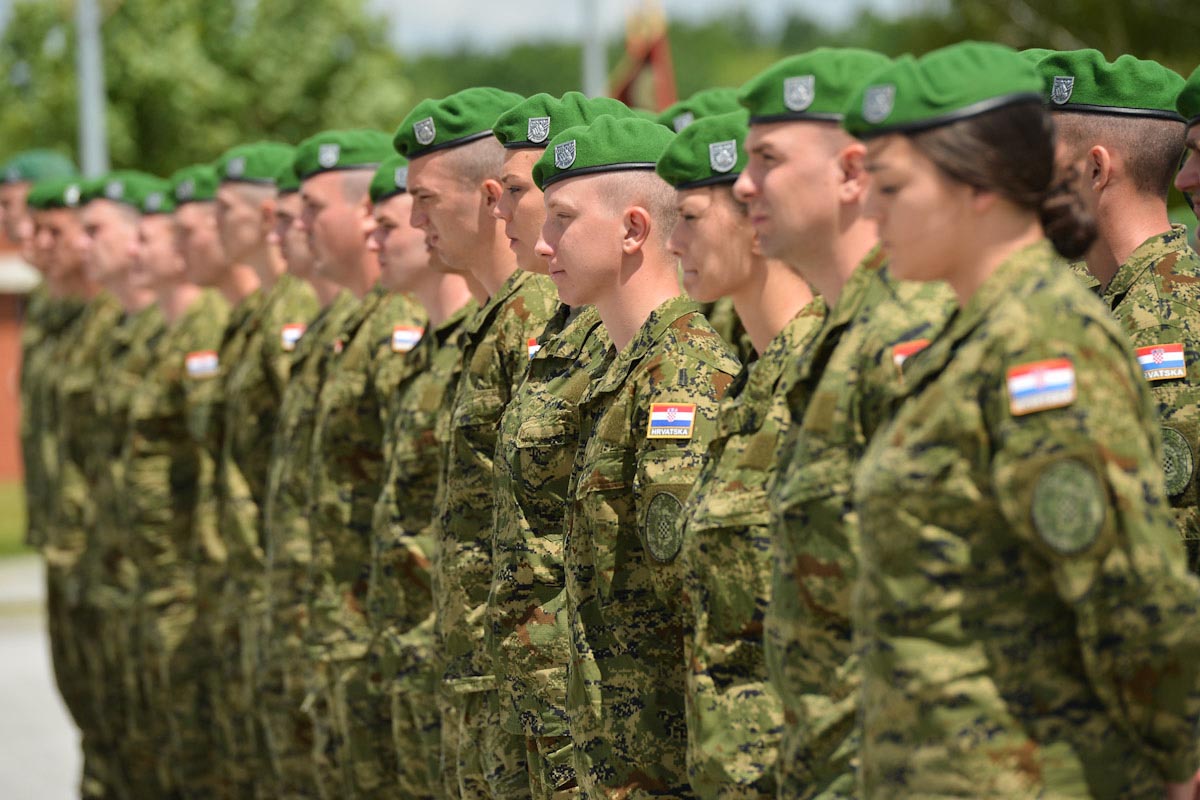 Slika https://www.morh.hr/wp-content/uploads/2018/05/2_gardijska_brigada_gromovi_15052018_v.jpg