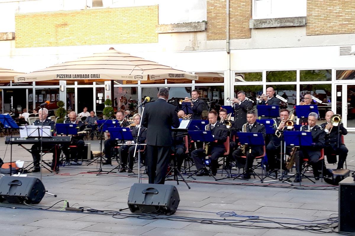 Slika https://www.morh.hr/wp-content/uploads/2018/05/koncert_05082018_1_v.jpg