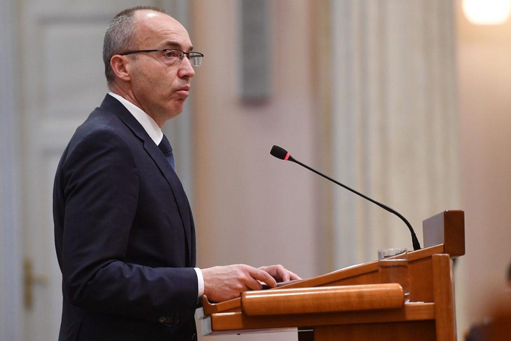 Slika https://www.morh.hr/wp-content/uploads/2018/05/ministar_krstivcevic_sabor_v-1024x683.jpg