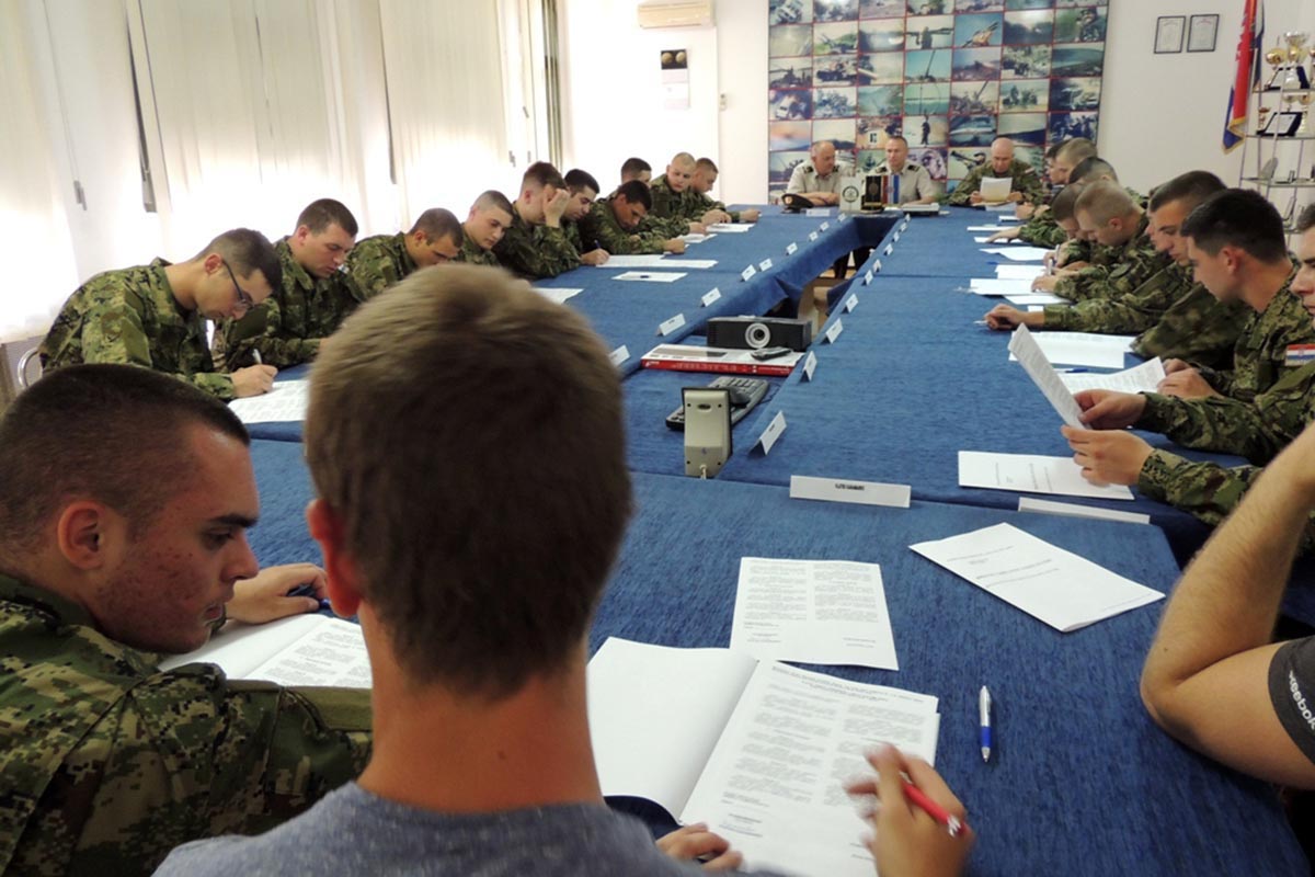 Slika https://www.morh.hr/wp-content/uploads/2018/05/potpisivanje_ugovora_hv_08052018_v.jpg