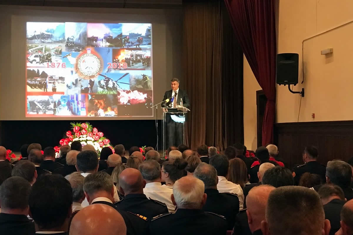 Slika https://www.morh.hr/wp-content/uploads/2018/05/vatrogasci_03052018_v.jpg