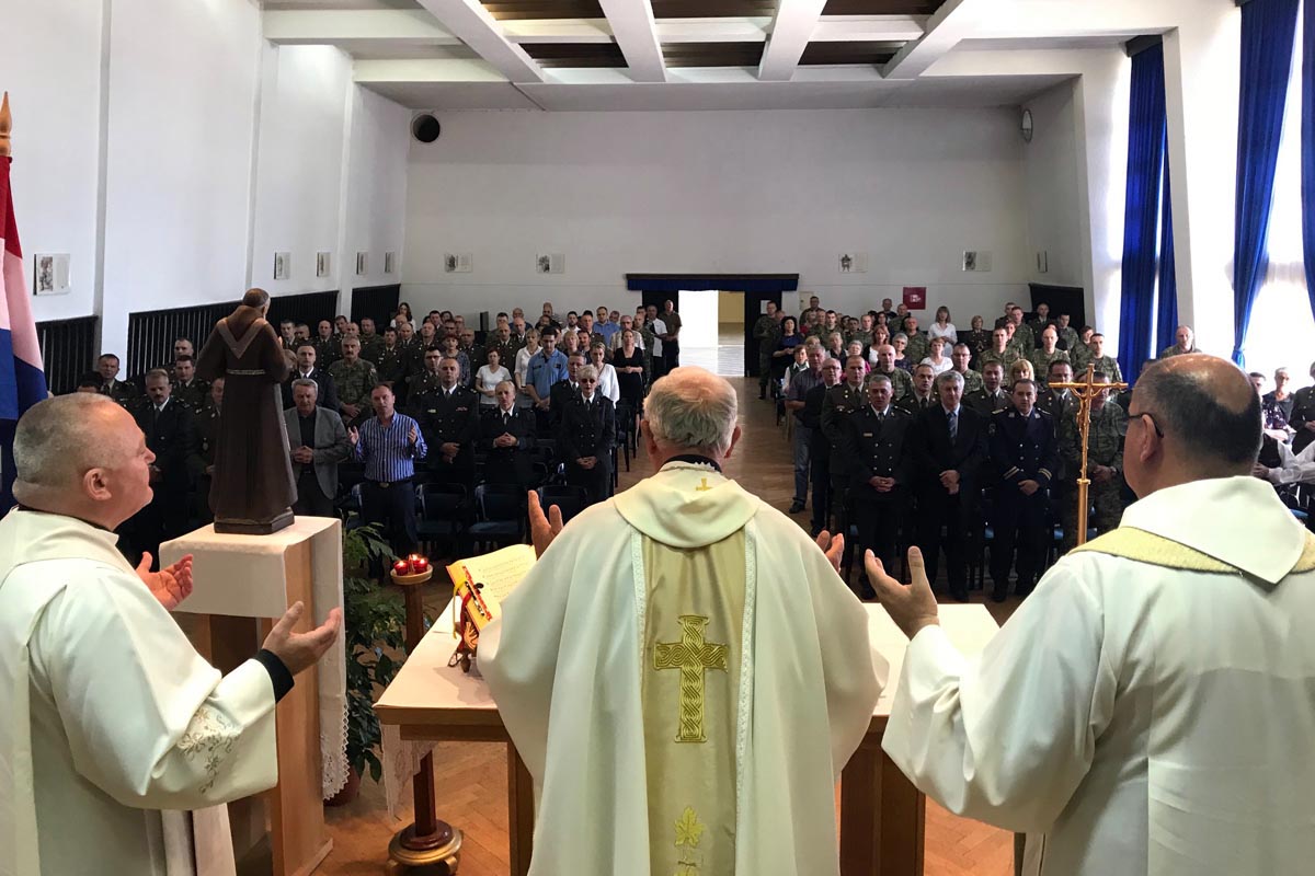 Slika https://www.morh.hr/wp-content/uploads/2018/05/vojna_kapelanija_os_11052018_v.jpg