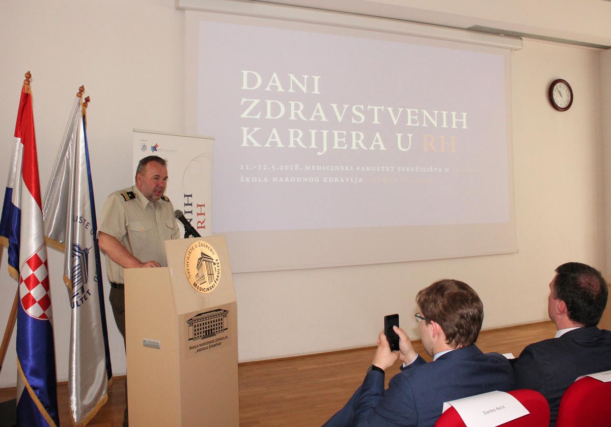 Slika https://www.morh.hr/wp-content/uploads/2018/05/zdravstvena_struka_1105208_v.jpg