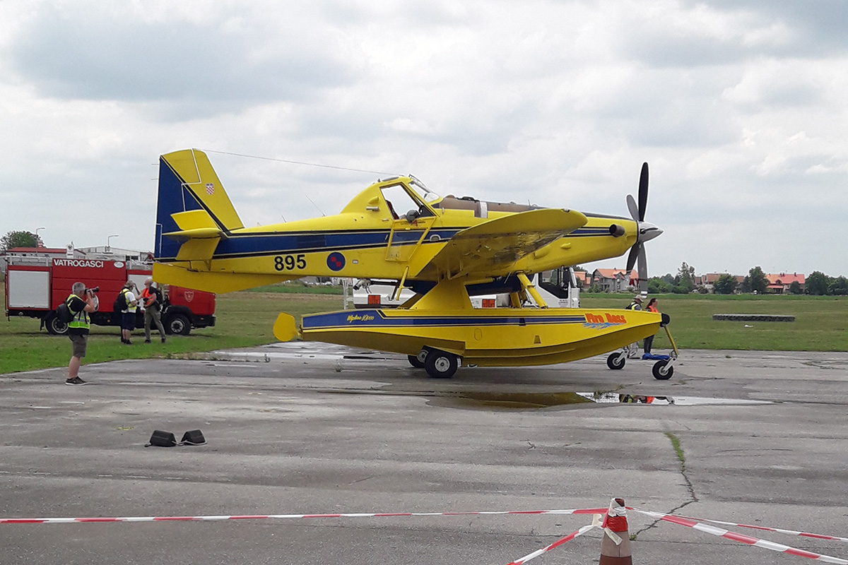 Slika https://www.morh.hr/wp-content/uploads/2018/06/airshow_osijek_2018_16062018_01.jpg