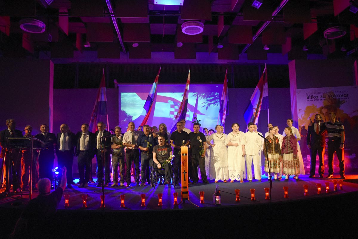 Slika https://www.morh.hr/wp-content/uploads/2018/06/bitka_za_vukovar_28052018_v.jpg