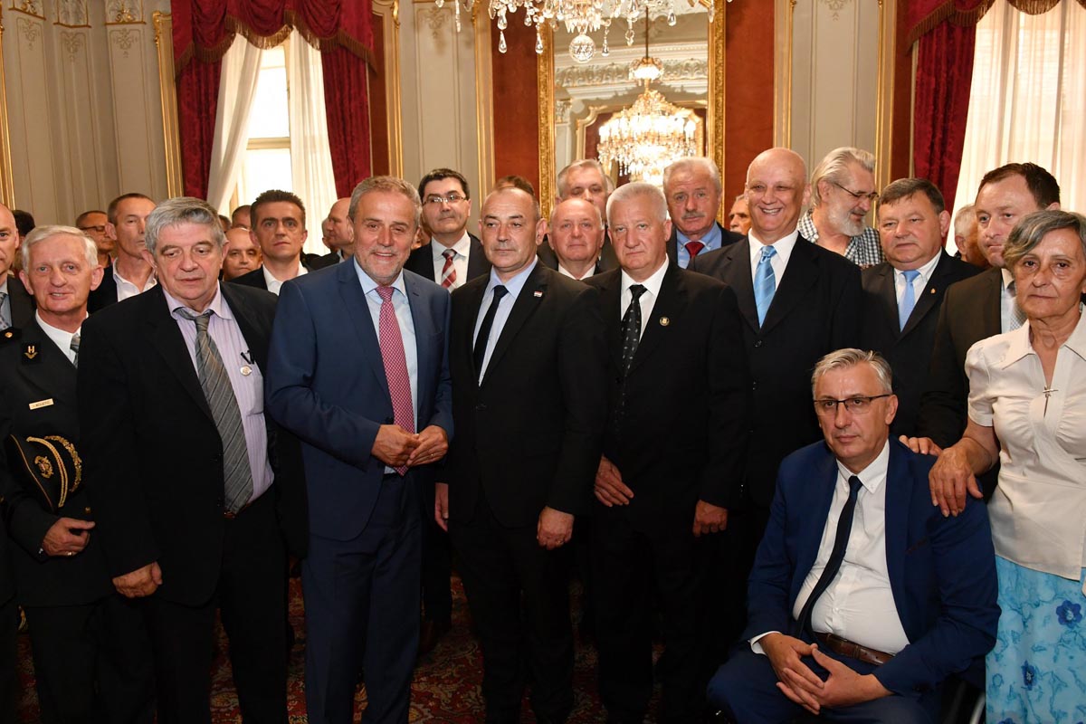 Slika https://www.morh.hr/wp-content/uploads/2018/06/branitelji_30052018_v.jpg