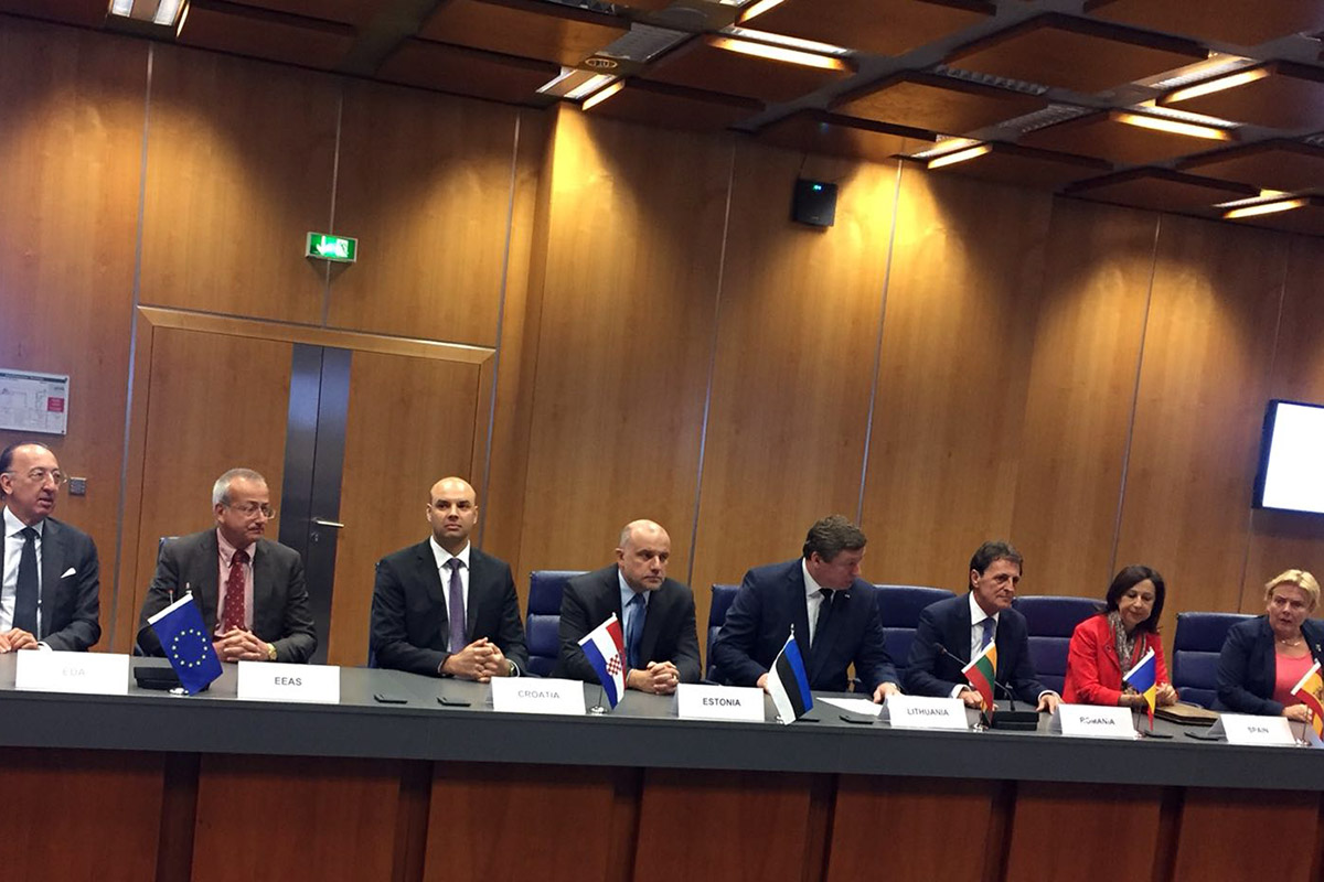 Slika https://www.morh.hr/wp-content/uploads/2018/06/cyber_sigurnost_mihatov_25062018_v.jpg