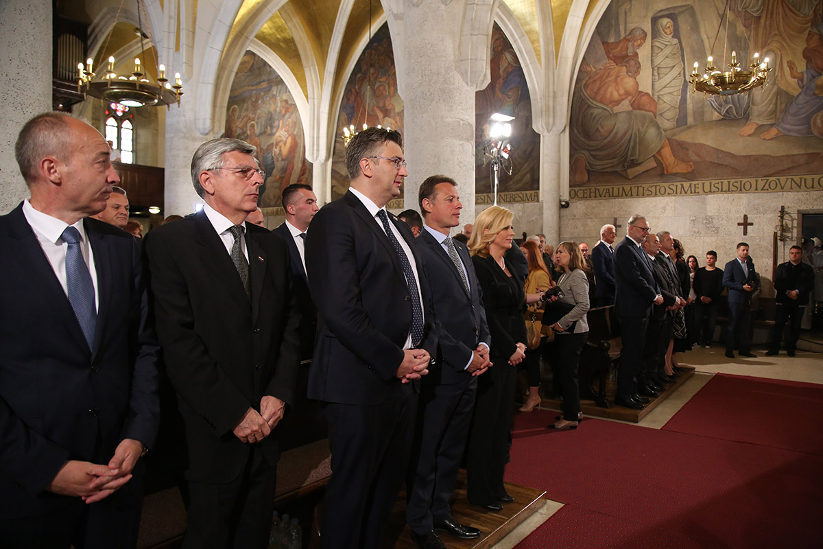 Slika https://www.morh.hr/wp-content/uploads/2018/06/krsticevic_dan_drzavnosti_25062018_v.jpg