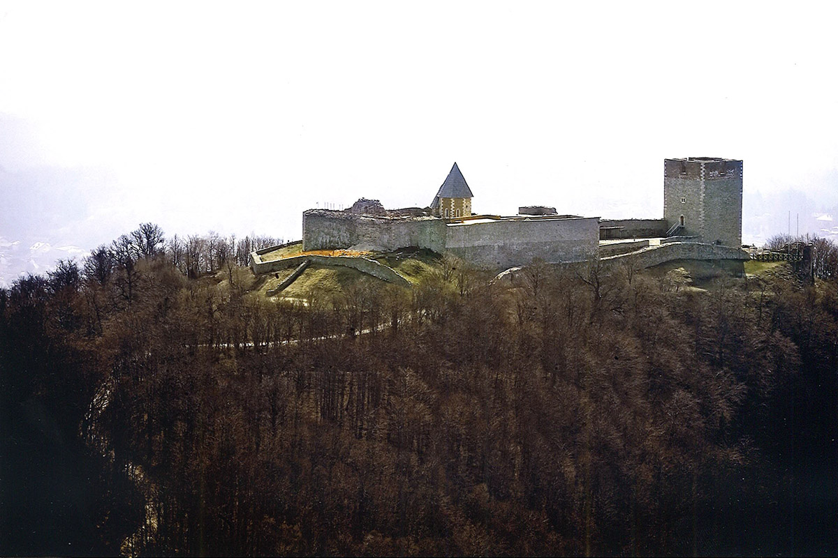 Slika https://www.morh.hr/wp-content/uploads/2018/06/medvedgrad.jpg