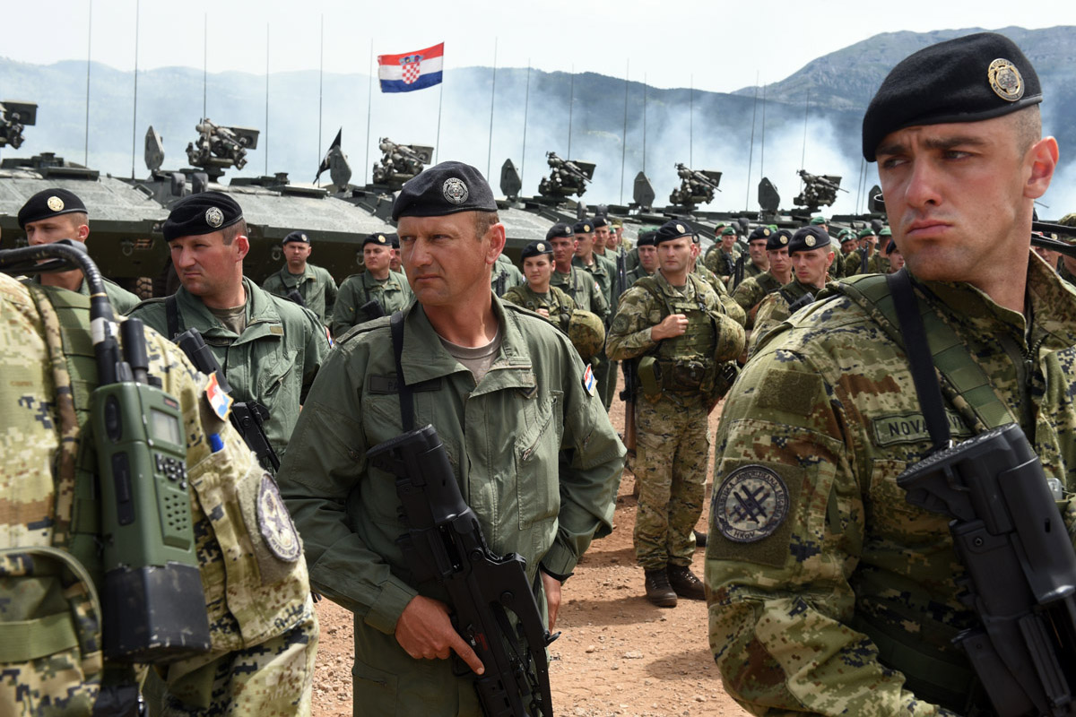 Slika https://www.morh.hr/wp-content/uploads/2018/06/patria_18_hrvatska_vojska_08062018_25.jpg