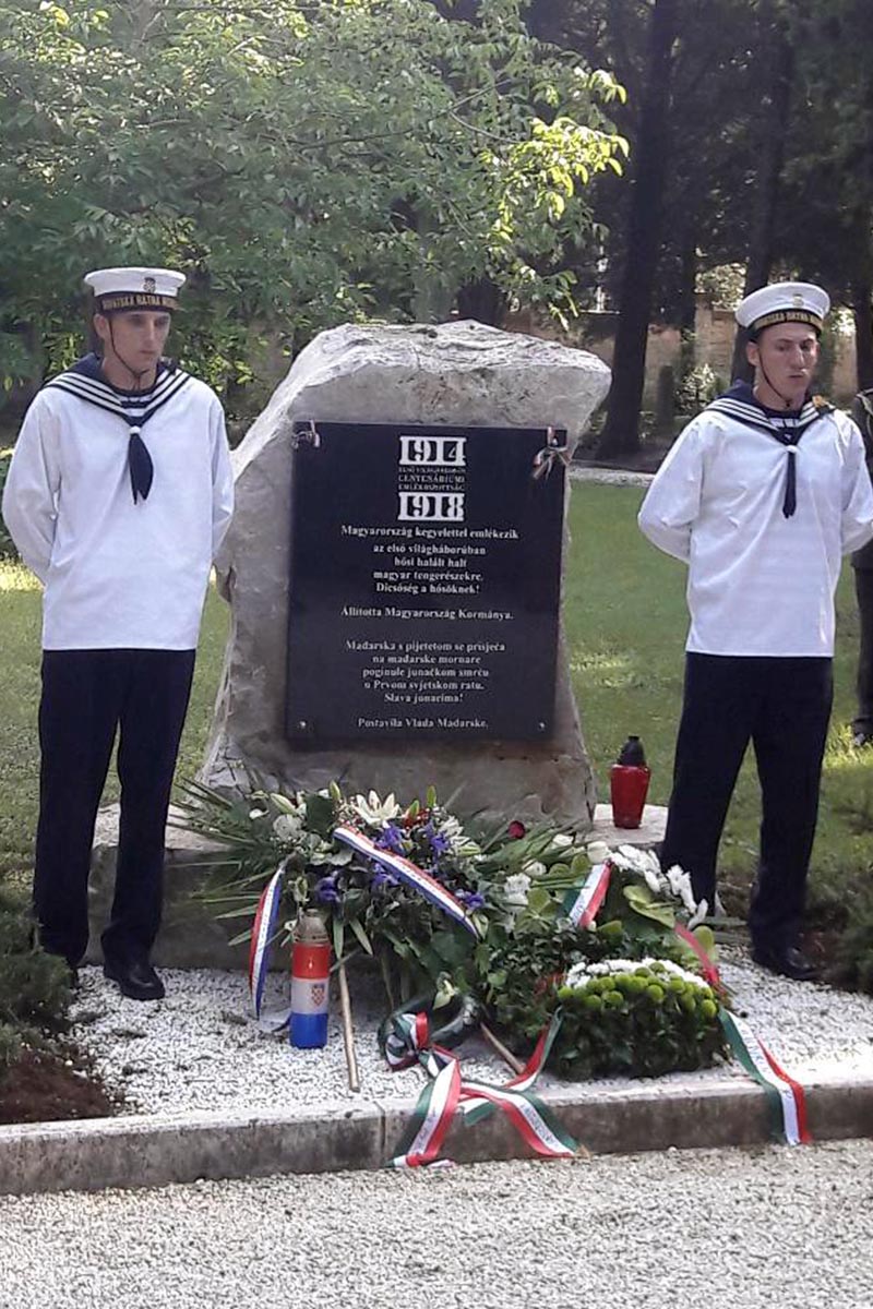 Slika https://www.morh.hr/wp-content/uploads/2018/06/potonuce_a_u_bojnog_broda_szent_istvan_14062018_v.jpg