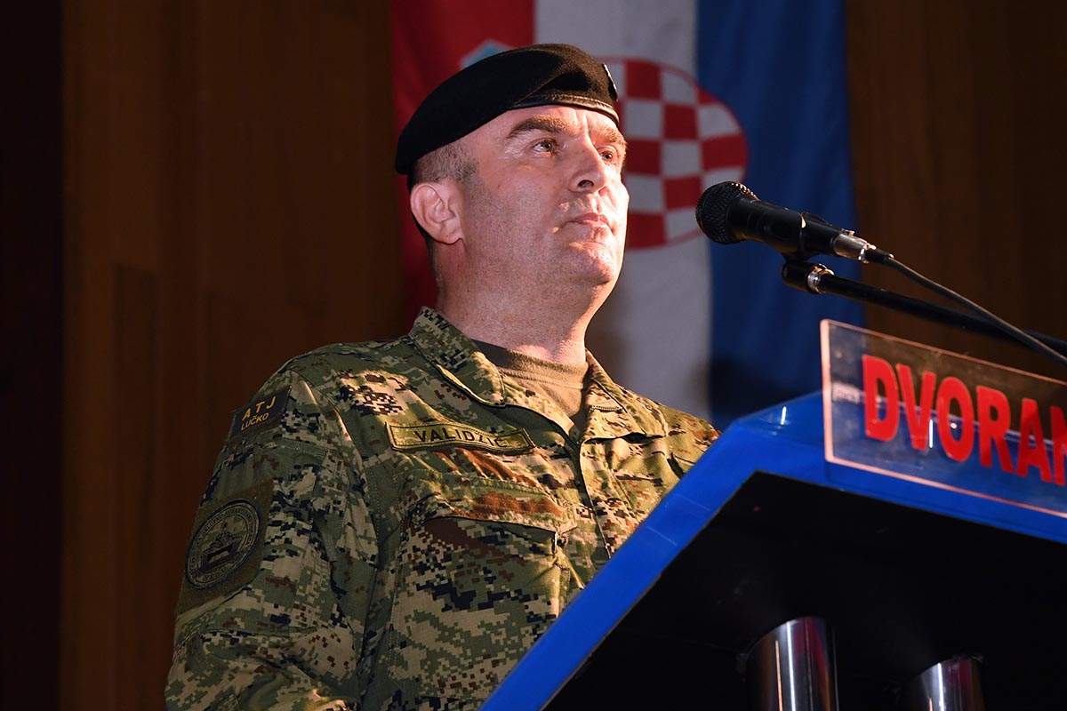 Izvršena svečana primopredaja dužnosti zapovjednika Gombr-e - MORH