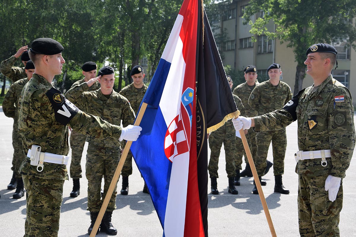 Slika https://www.morh.hr/wp-content/uploads/2018/06/tecaj_oso_vojna_policija_08062018_06.jpg