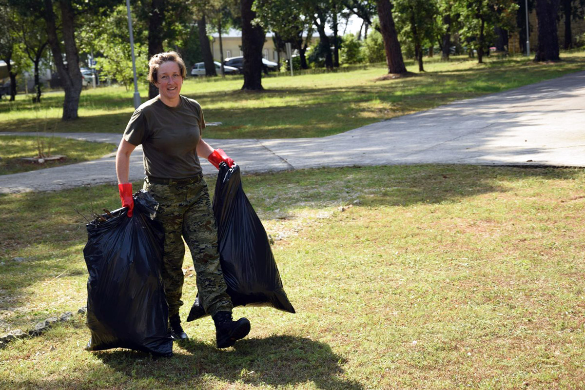 Slika https://www.morh.hr/wp-content/uploads/2018/07/eko_dan_vojarna_u_zemuniku_03072018_01.jpg