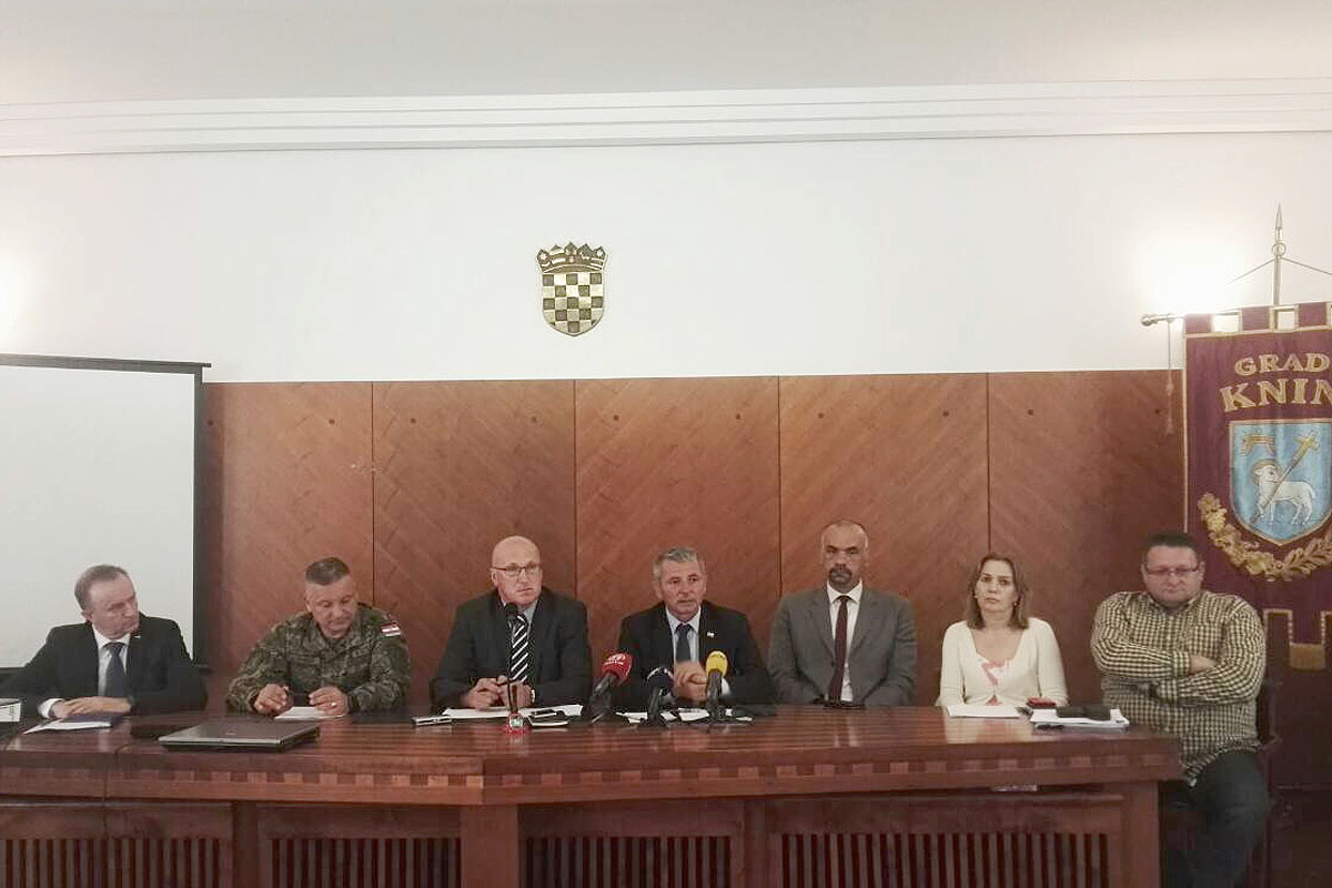 Slika https://www.morh.hr/wp-content/uploads/2018/07/knin_25072018_v.jpg