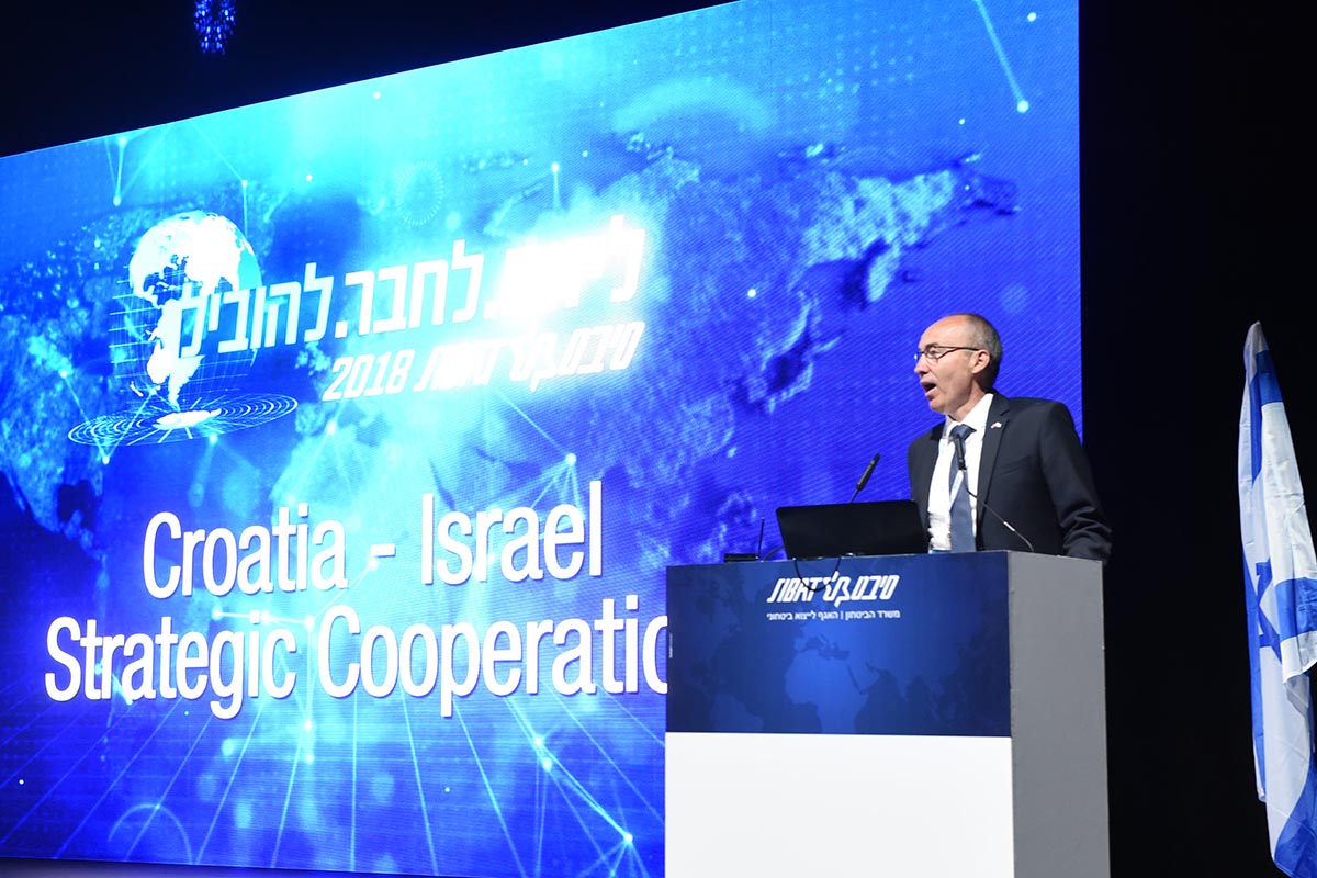 Slika https://www.morh.hr/wp-content/uploads/2018/07/krsticevic_sibat_tel_aviv_010718_12.jpg